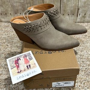 New in Box Indigo rd. Kendrie-Q 8M Natural color bootie